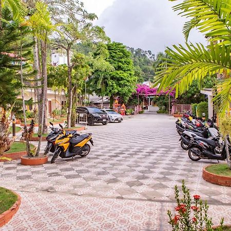 Coconut Resort Hotel Patong Dış mekan fotoğraf